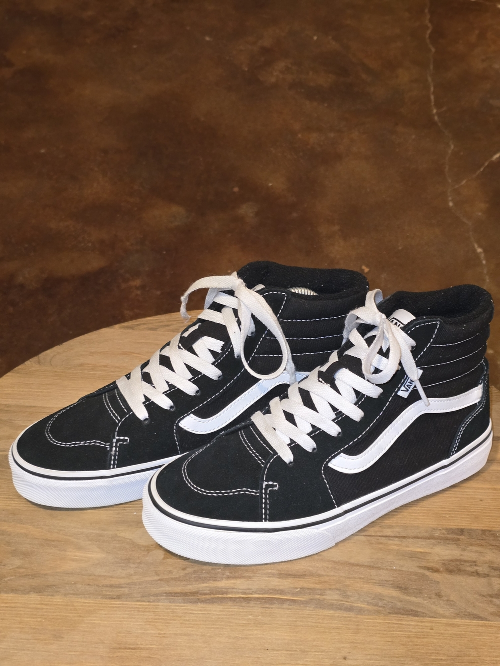 VANS Sk8-Hi Classic Black & White High Top Sneakers Youth Size 6